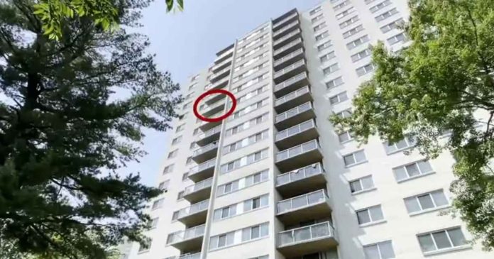 Dvogodišnjak milošću Božjom preživio pad s balkona s 15. kata