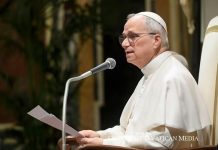 Papa branio tradicionalnu obitelj i osudio pobačaj u govoru pred diplomatima