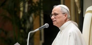 Papa branio tradicionalnu obitelj i osudio pobačaj u govoru pred diplomatima