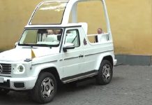 Papa Franjo poklonio je papamobil djeci u Gazi