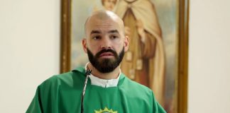 Don Mirko komentirao žensko odijevanje