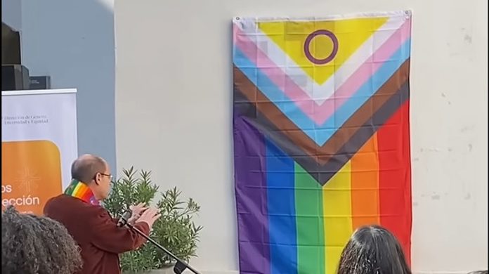 Isusovačko sveučilište održalo je vjersku ceremoniju tijekom koje je blagoslovljena LGBT zastava i poticano sudjelovanje na povorci ponosa