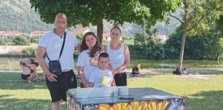 Djevojčica Jovana prodaje pomfrit kako bi pomogla svom ocu koji boluje od tumora