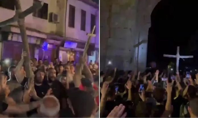 Kršćani izašli na ulice nakon terorističkog napada na crkvu u Siriji: “Mi smo Kristovi vojnici”