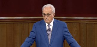 Pastor John MacArthur hospitaliziran s upalom pluća
