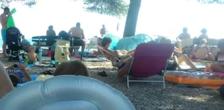Užas na Jadranu! Čovjek umro u moru, ostavili tijelo dva sata ispod suncobrana