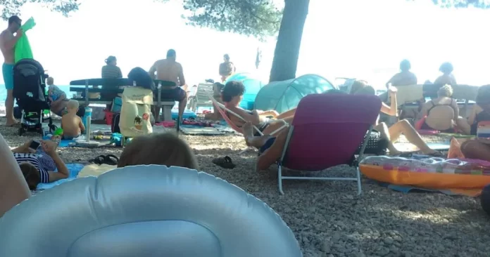 Užas na Jadranu! Čovjek umro u moru, ostavili tijelo dva sata ispod suncobrana