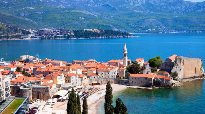 Ubio brata i nećaka, pa mirno sjeo u kafić