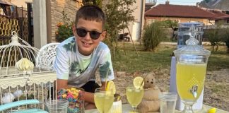 Dječak Afan iz Zenice prodaje limunadu kako bi pomogao narodu Palestine