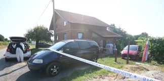 Mladić osumnjičen da je sjekirom ubio vlastitu majku u Pleškovcu