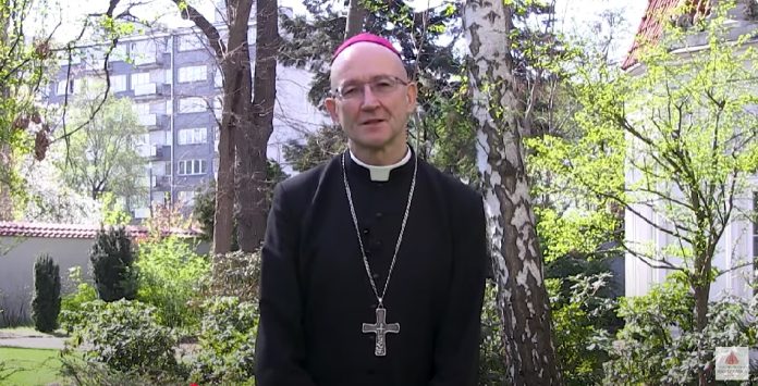 Nadbiskup traži da svećenik koji je ubio beskućnika bude odmah otpušten iz svećeništva