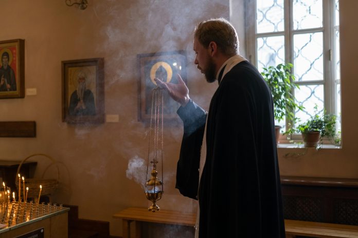 Skandal potresa pravoslavnu crkvu: Episkop osuđen zbog silovanja studenata u Bogosloviji