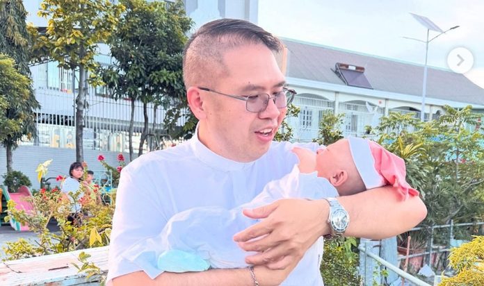Bebu napuštenu blizu kontejnera u Vijetnamu spasile katoličke časne sestre i svećenik