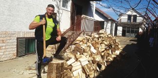 Viktor besplatno cijepa drva: Godinama pomaže susjedima i bolesnoj djeci