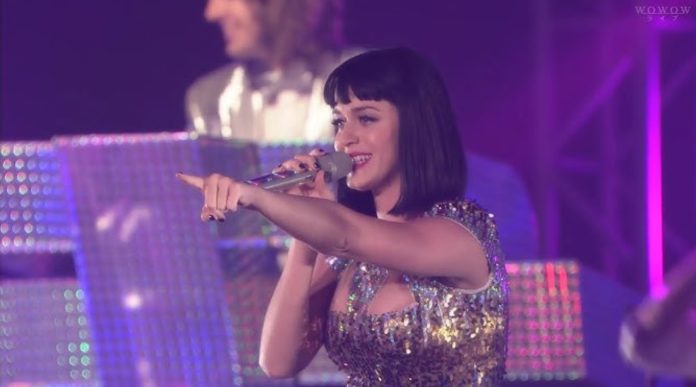 Katy Perry se pomolila za djevojku koja se srušila na njenom koncertu