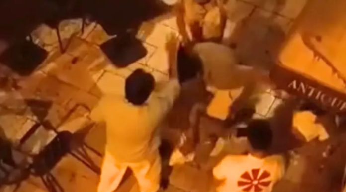 Uznemirujuća snimka iz centra Splita: Turist leži nasred ceste, a oni...