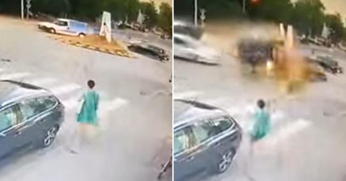 Božanska intervencija: Žena u Banjoj Luci u zadnjoj sekundi izbjegla da je automobil pregazi