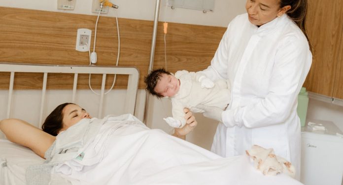 Roditelji su se opraštali od bebe koju su liječnici proglasili mrtvom, a onda se dogodilo čudo