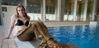 Muškarcu (26) koji se oblači kao sirena zabranili ulazak u žensku svlačionicu