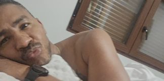 Svećenik izazvao skandal: Na Instagramu pozira obnažen i u neprimjerenim pozama