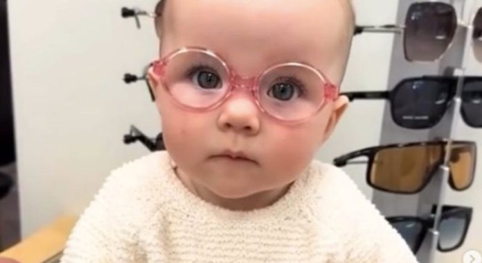 Beba je dobila naočale: Prvi put jasno je vidjela svijet i raznježila čitav internet