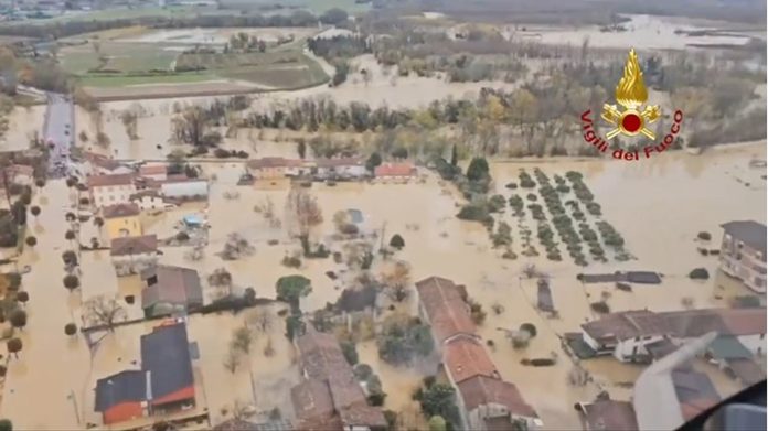 Izvanredno stanje u susjednoj zemlji: Zbog poplava 300 ljudi evakuiraju helikopterima