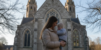 Stravičan zločin: Ispred crkve nožem izbo bivšu ženu koja je držala dijete Ispred crkve nožem izbo bivšu ženu koja je držala dijete