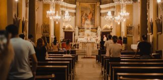 Vjernici pobjegli iz crkve: Misa je prekinuta