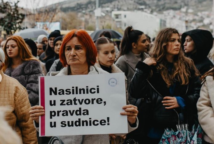 Žene i djevojke danas su u Mostaru bile u prosvjednoj šetnji za Aldinu