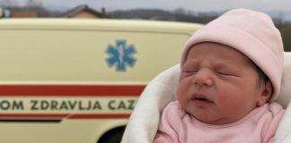 Čudo života u Cazinu: Beba se rodila u sanitetu tijekom noćne smjene