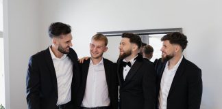 Evangelička pastorica je blagoslovila vezu četiri muškarca: Crkva stala u njezinu obranu Evangelička pastorica je blagoslovila vezu četiri muškarca: Crkva stala u njezinu obranu