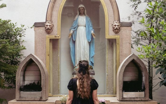 Vatikan ograničava pretjeranu marijansku pobožnost: Korištenje titule 'Suotkupiteljica' uvijek je neprimjereno