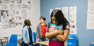 Djevojčica (12) umrla nakon užasne kazne od 100 trbušnjaka zbog kašnjenja u školu Djevojčica (12) umrla nakon užasne kazne od 100 trbušnjaka zbog kašnjenja u školu