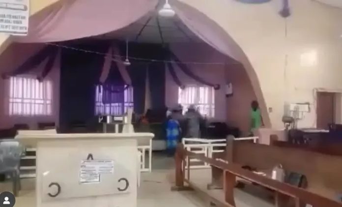 Teroristi upali u crkvu u Nigeriji tijekom bogoslužja koje se uživo prenosilo