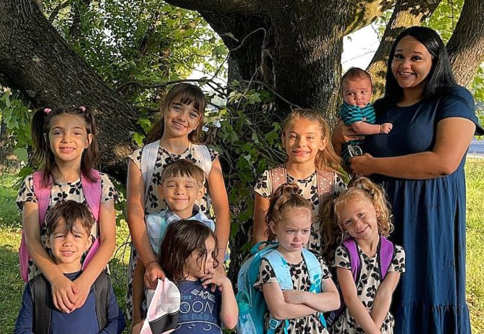 Ima 27 godina, devetero djece, četiri bivša partnera i ne želi prestati rađati