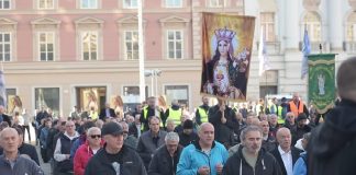 Pokrenuta peticija za zabranu molitelja na trgovima