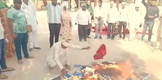 Hinduistički ekstremisti mučili su kršćane i prisilili pastora da javno spali Biblije