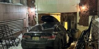 Vozač se namjerno autom zabio u sinagogu u New Yorku