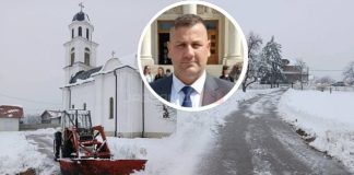Ibro očistio snijeg ispred crkve