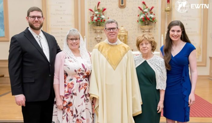 Nekad je bio baptistički pastor, a sada je već 9 mjeseci katolički svećenik