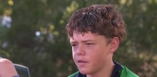Dječak koji je plivao 4 sata kako bi spasio živote svoje obitelji svjedoči: "Molitva, kršćanske pjesme i sretne misli su me održavale"