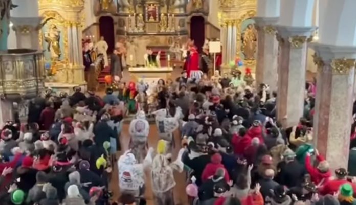 U katoličkoj crkvi u Njemačkoj održana “karnevalska misa”