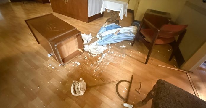 Vandalizam u katoličkoj školi: Kipu Djevice Marije odrubljena glava, tabernakul bačen na pod