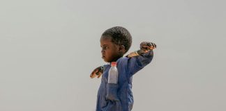 Petogodišnji dječak više puta napadnut u vrtiću u Africi jer su mu roditelji kršćani