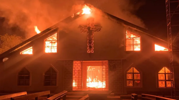 Razorni požar uništio je katoličku katedralu u Nigeriji