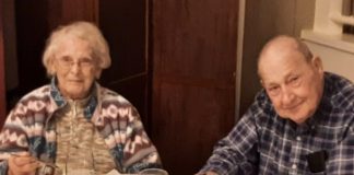 U braku su bili 70 godina, a preminuli su u bolnici držeći se za ruke nakon nesreće