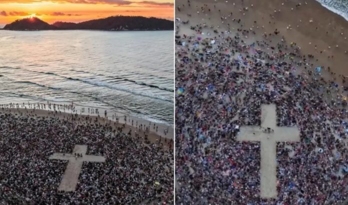 Tisuće ljudi okupilo se oko križa na plaži kako bi se poklonili Bogu