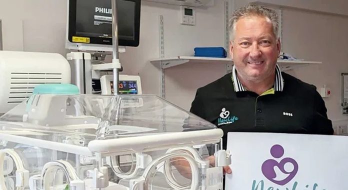 Nakon što su mu umrli sinovi blizanci, ovaj čovjek tri desetljeća prikuplja novac za jedan važan cilj