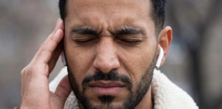 Neurokirurg izdao upozorenje o bežičnim slušalicama s ogromnim rizikom