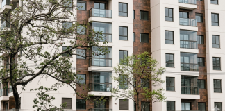 Užas kod Velike Gorice: Majka skočila sa zgrade, policajci se šokirali što su zatekli u stanu Majka skočila sa zgrade, policajci se šokirali što su zatekli u stanu